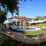 Savana Boutique Oda ve Kahvaltı 3*